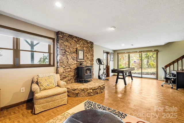 $579,000 | 15 Crest Cir Drive, Weaverville, NC 28787