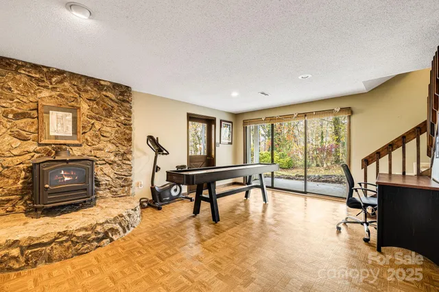 $579,000 | 15 Crest Cir Drive, Weaverville, NC 28787