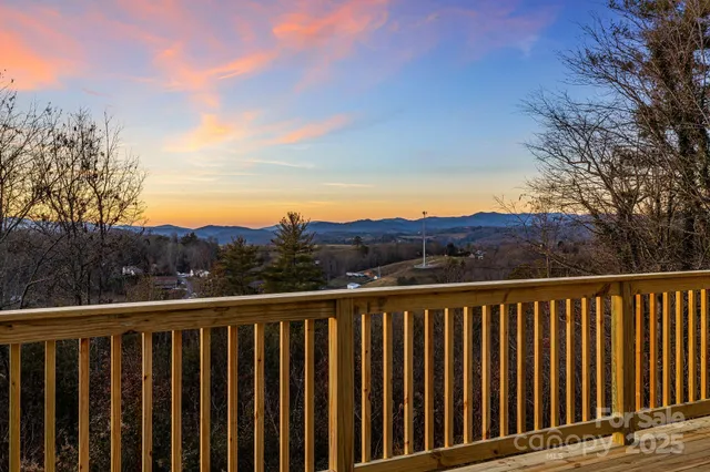 $579,000 | 15 Crest Cir Drive, Weaverville, NC 28787