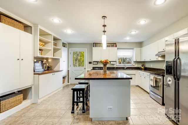 $579,000 | 15 Crest Cir Drive, Weaverville, NC 28787