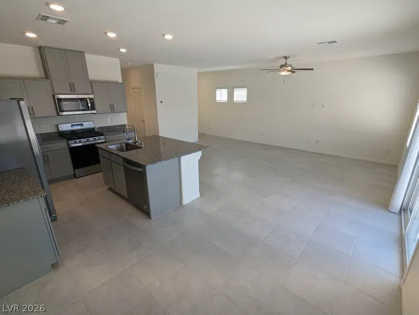$2,250 | 7703 Moore Crk Lane, North Las Vegas, NV 89084