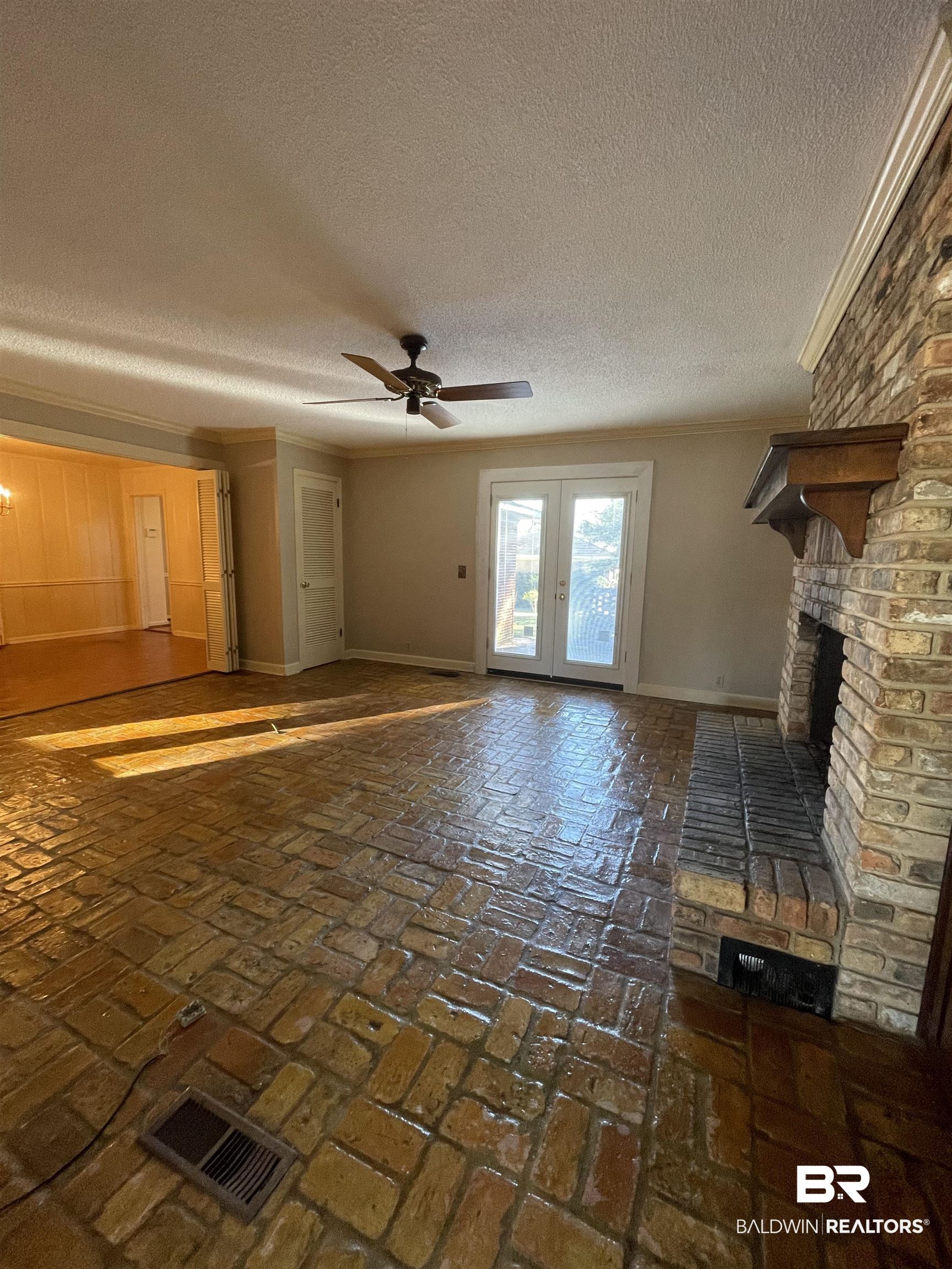 28 Confederate Circle Monroeville, AL 36460 - Photo 19 of 25 Den w/ Fr Doors to Patio