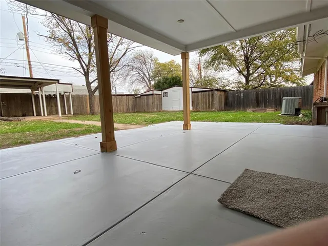 a view of a house with backyard and a tree