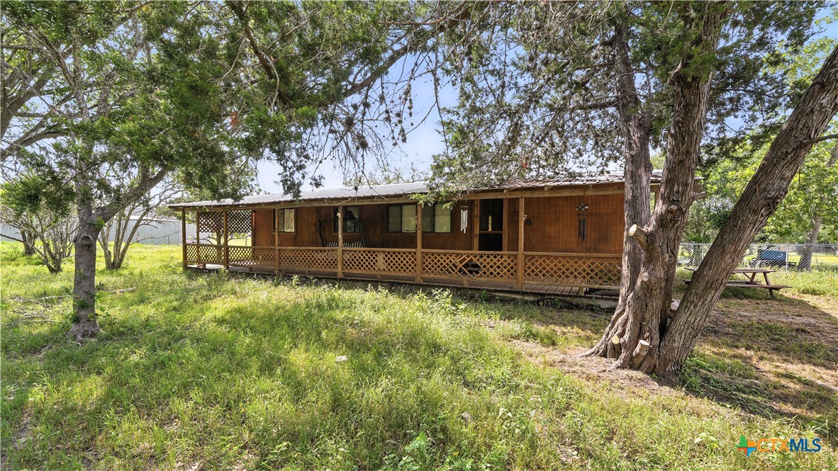 275-279 Cross Road Kingsbury, TX 78638 - Photo 7 of 36 a backyard of a house with lots of green space