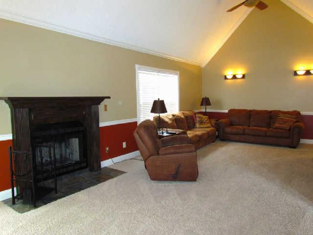 2143 Zion Road Columbia, TN 38401 - Photo 13 of 20 LARGE LIVINGROOM WITH FIREPLACE