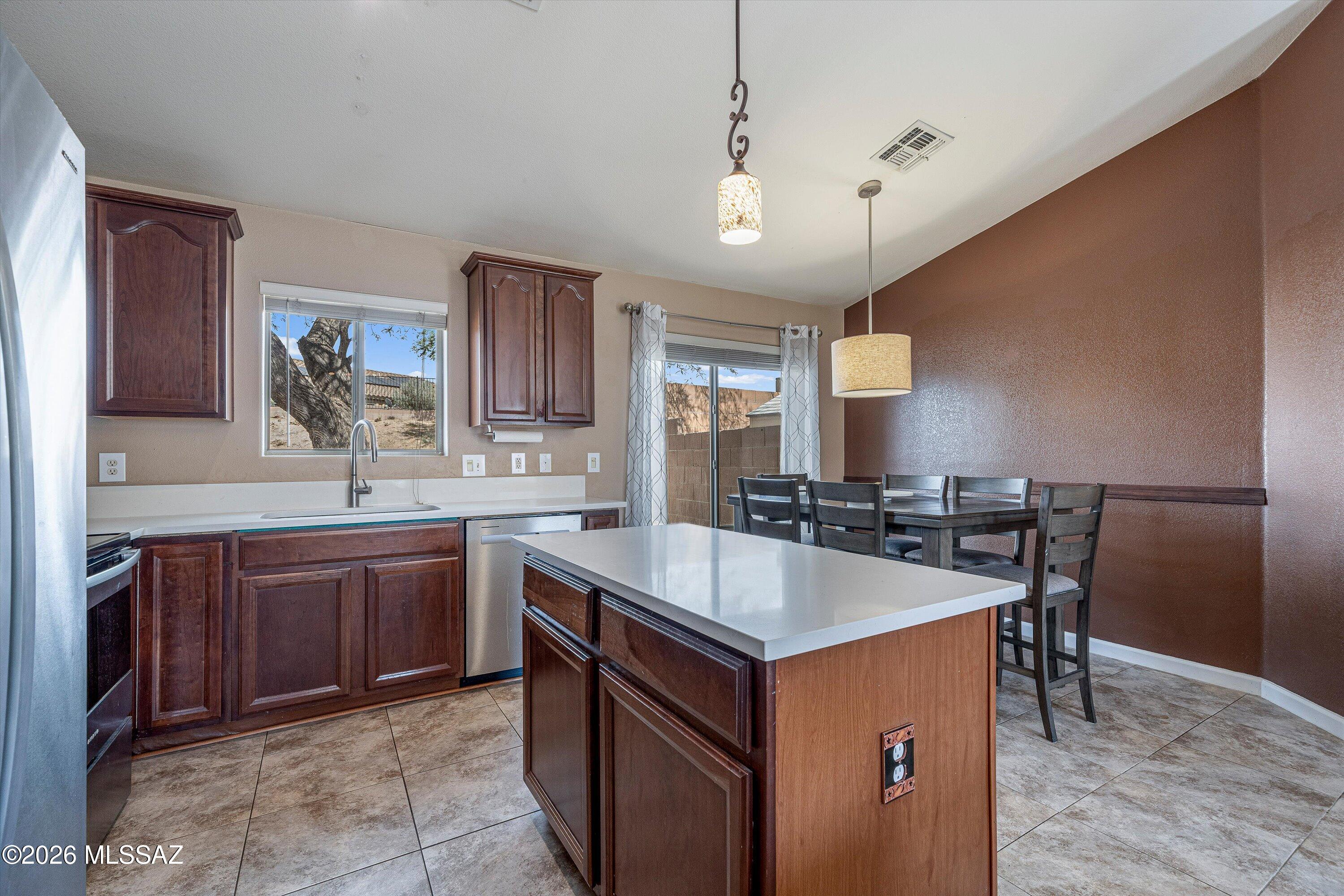 10790 South April Spring Place Vail, AZ 85641 - Photo 11 of 31 11-Kitchen & Dining