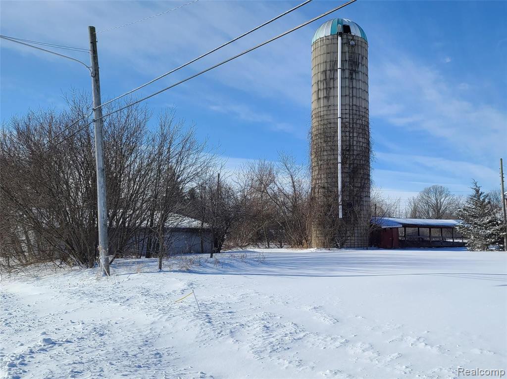 4210 South Genesee Road Grand Blanc, MI 48439 - Photo 11 of 34