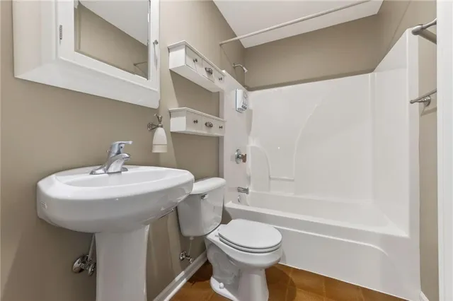 $1,200,000 | 1978 Southwest County Road 11517, Rich Hill, MO 64779