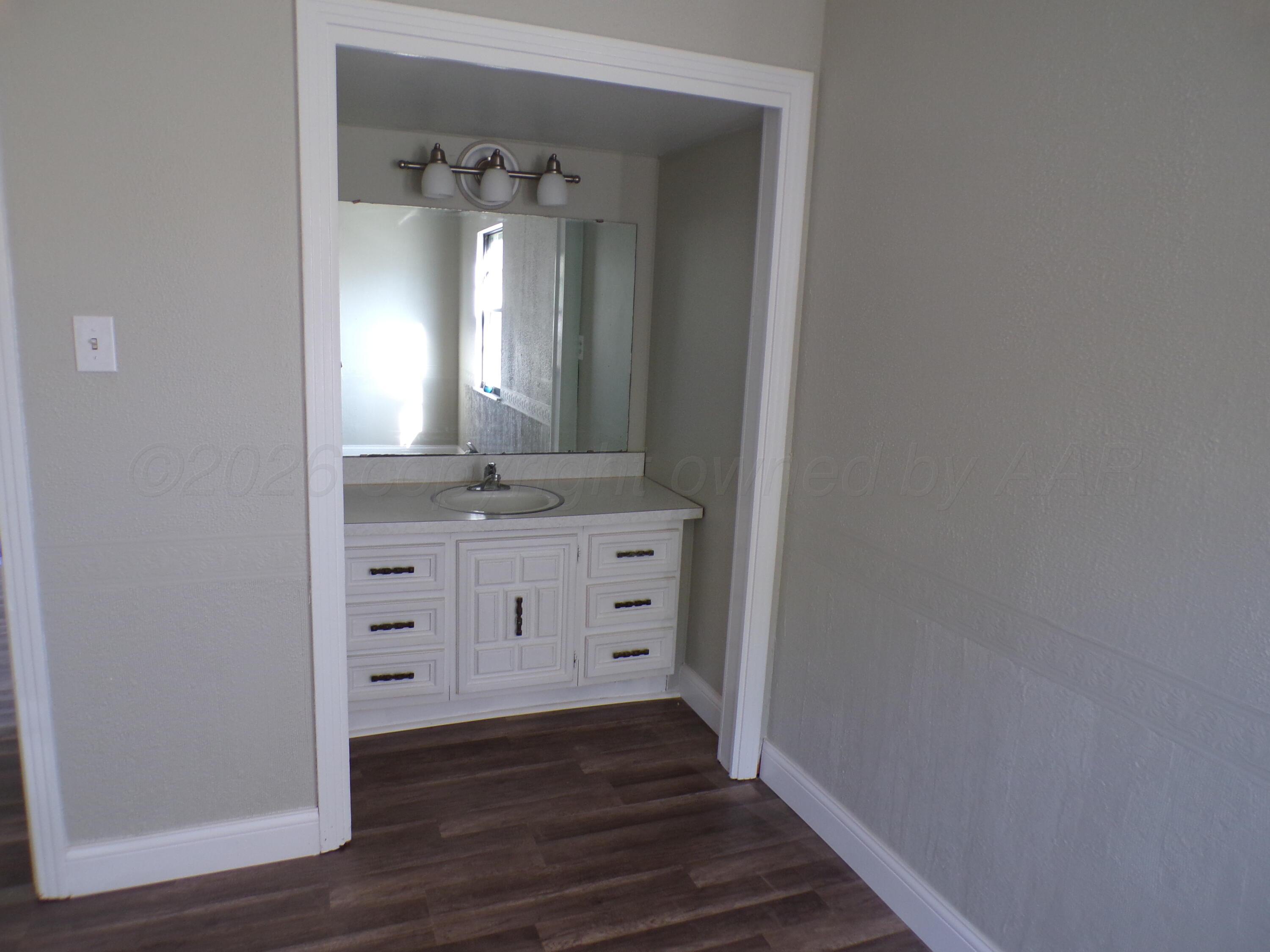 4208 South Ong Street Amarillo, TX 79110 - Photo 14 of 20 PRIMARY BATHROOM