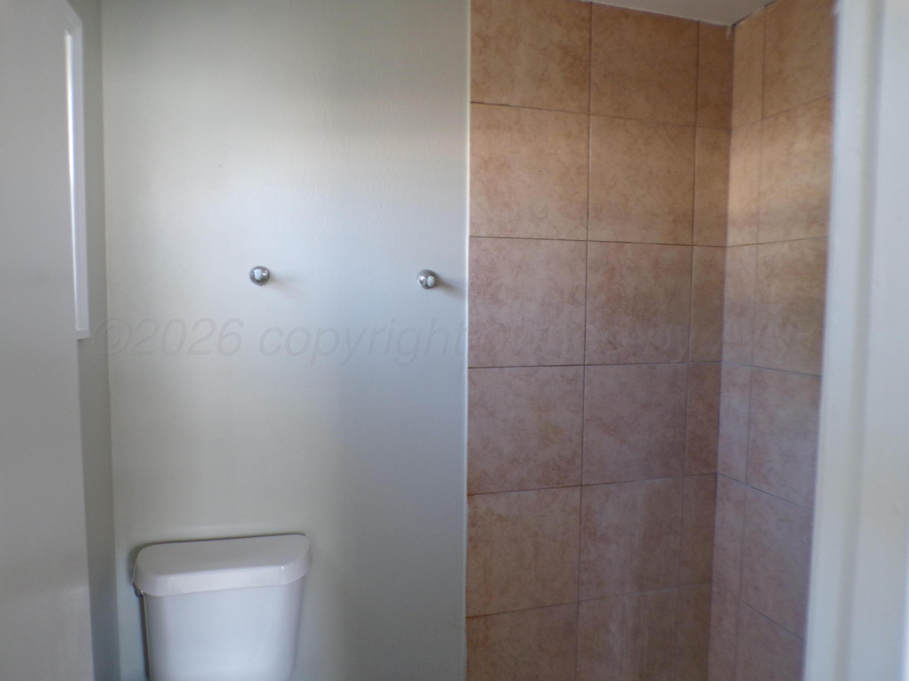 4208 South Ong Street Amarillo, TX 79110 - Photo 15 of 20 PRIMARY BATHROOM