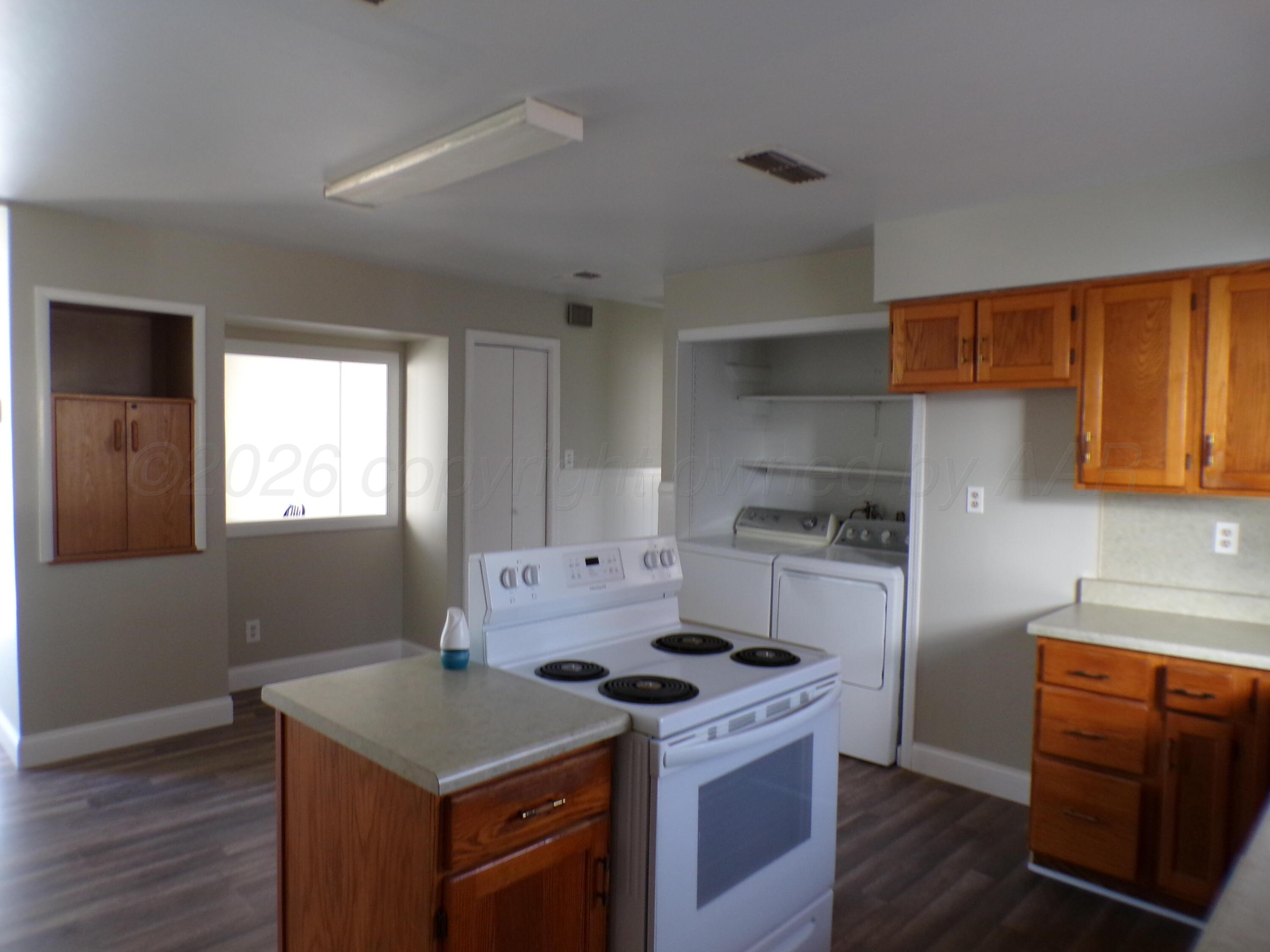 4208 South Ong Street Amarillo, TX 79110 - Photo 17 of 20 KITCHEN