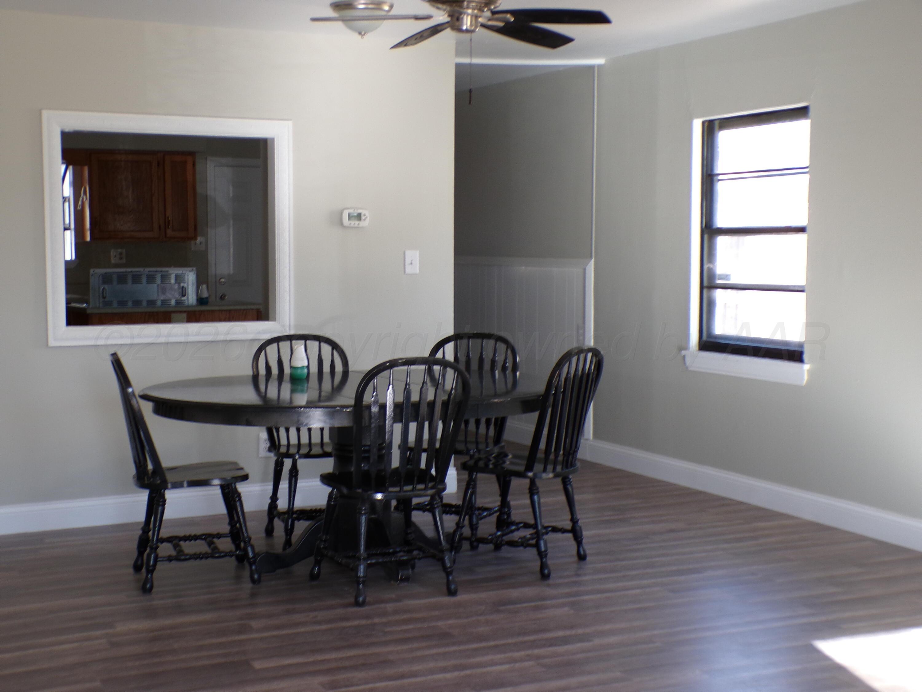 4208 South Ong Street Amarillo, TX 79110 - Photo 4 of 20 LIVING ROOM