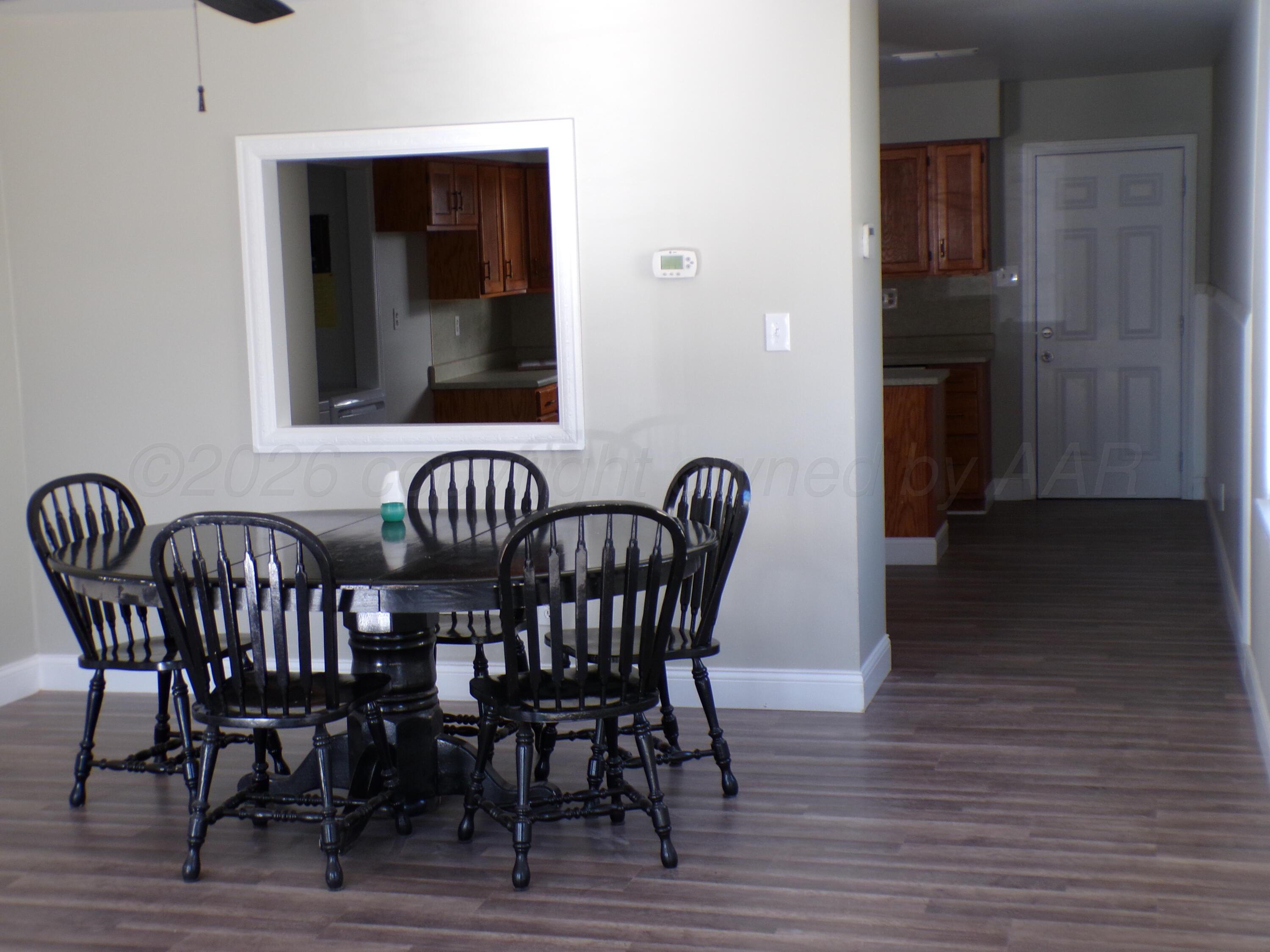 4208 South Ong Street Amarillo, TX 79110 - Photo 5 of 20 LIVING ROOM