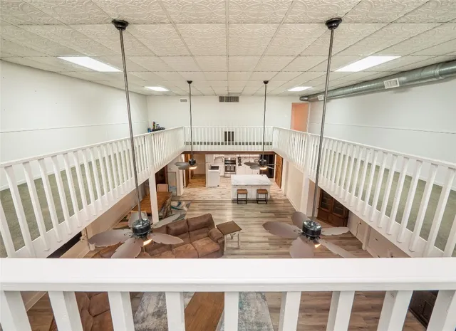 a view of entryway with a rug