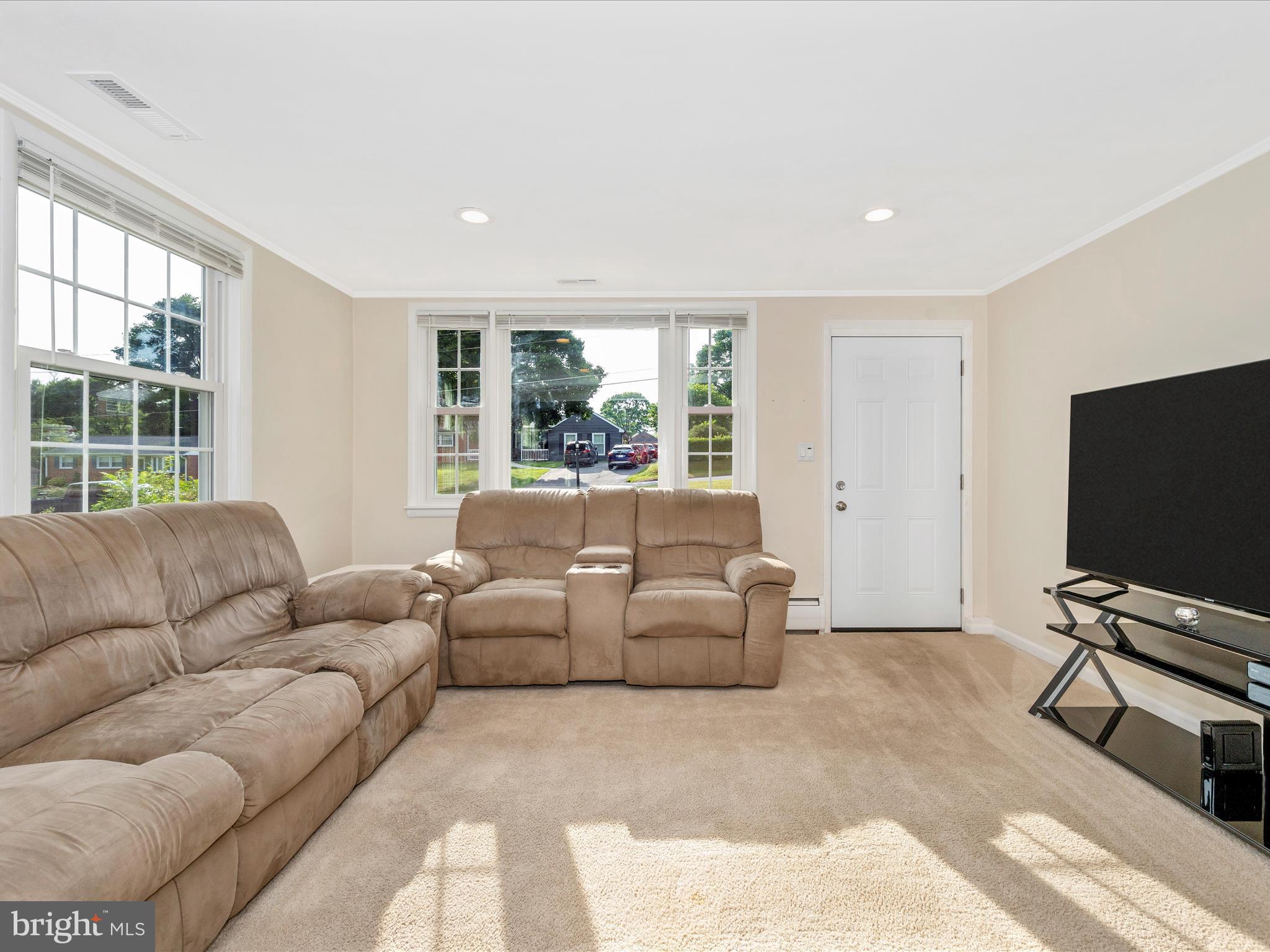 7728 Carter Road Sykesville, MD 21784 - Photo 7 of 57 Living Room