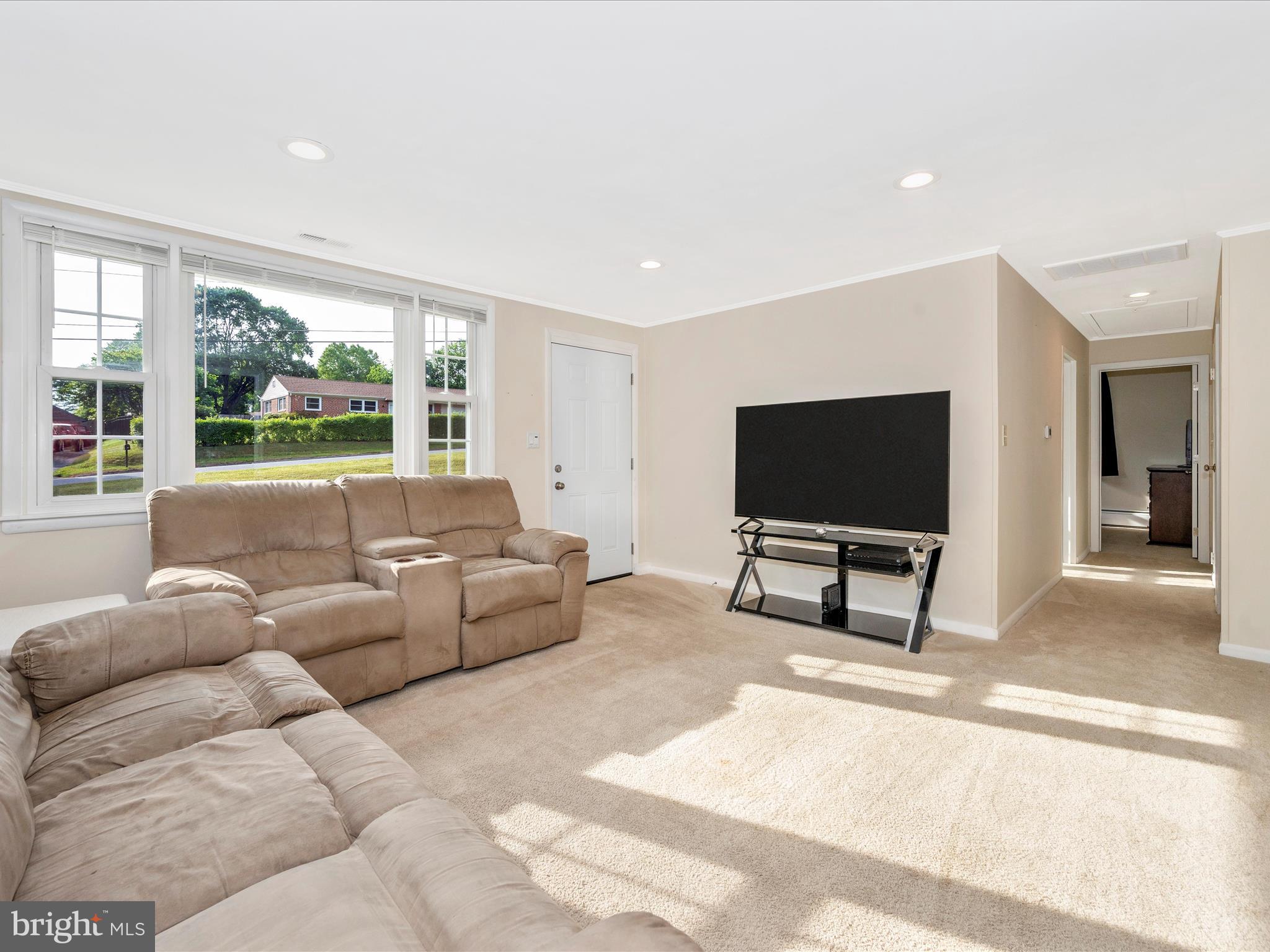 7728 Carter Road Sykesville, MD 21784 - Photo 8 of 57 Living Room