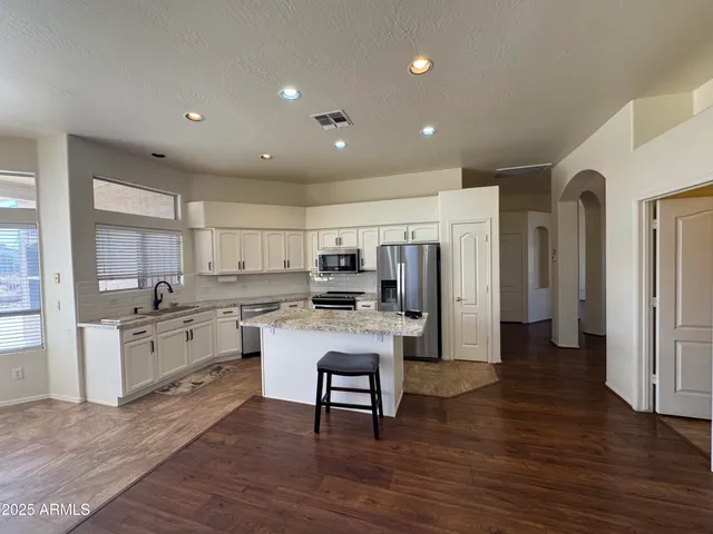 $2,100 | 19231 North Coyote Lakes Parkway, Surprise, AZ 85378