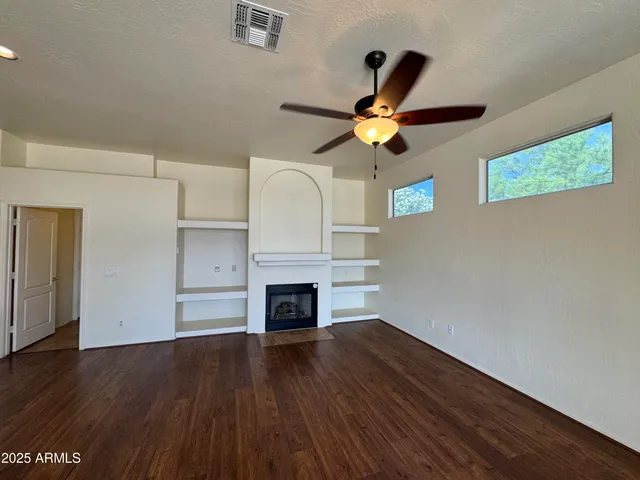 $2,100 | 19231 North Coyote Lakes Parkway, Surprise, AZ 85378