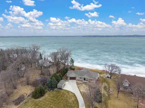 $960,000 | 68836 215th Street, Darwin, MN 55324