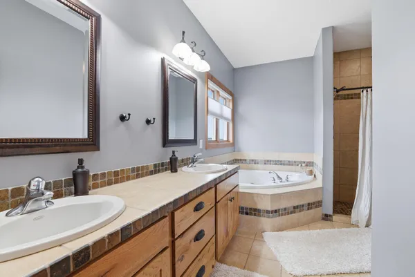$960,000 | 68836 215th Street, Darwin, MN 55324