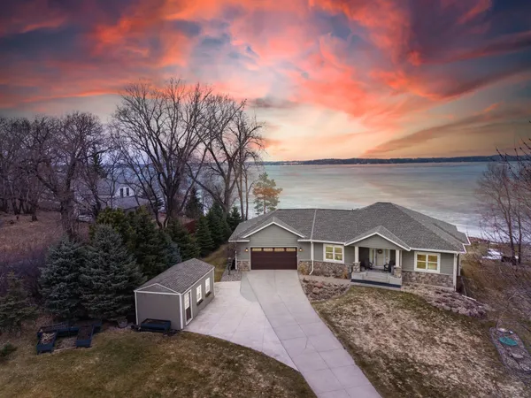 $960,000 | 68836 215th Street, Darwin, MN 55324