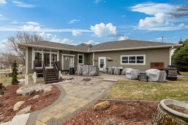 $960,000 | 68836 215th Street, Darwin, MN 55324