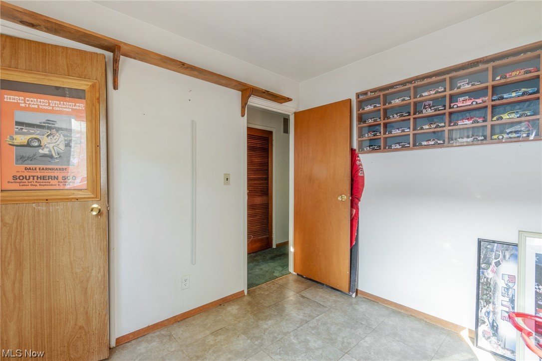4433 Burkey Road Youngstown, OH 44515 - Photo 19 of 28 View of tiled empty room