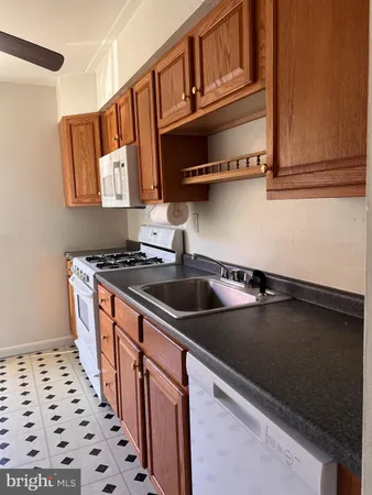 $1,950 | 329 Shawmont Avenue, Unit 1E6329 F, Philadelphia, PA 19128