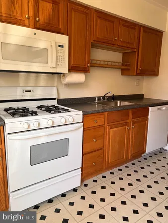 $1,950 | 329 Shawmont Avenue, Unit 1E6329 F, Philadelphia, PA 19128