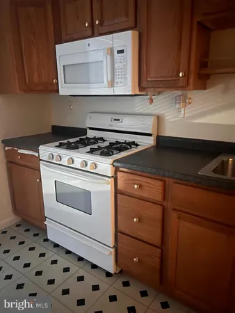 $1,950 | 329 Shawmont Avenue, Unit 1E6329 F, Philadelphia, PA 19128