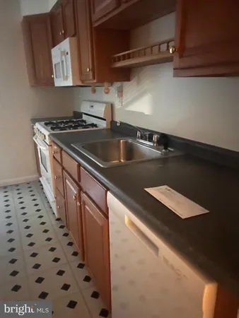 $1,950 | 329 Shawmont Avenue, Unit 1E6329 F, Philadelphia, PA 19128
