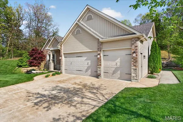 $435,000 | 6712 Silverstone Court, Byrnes Mill, MO 63051