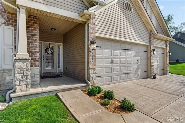 $435,000 | 6712 Silverstone Court, Byrnes Mill, MO 63051