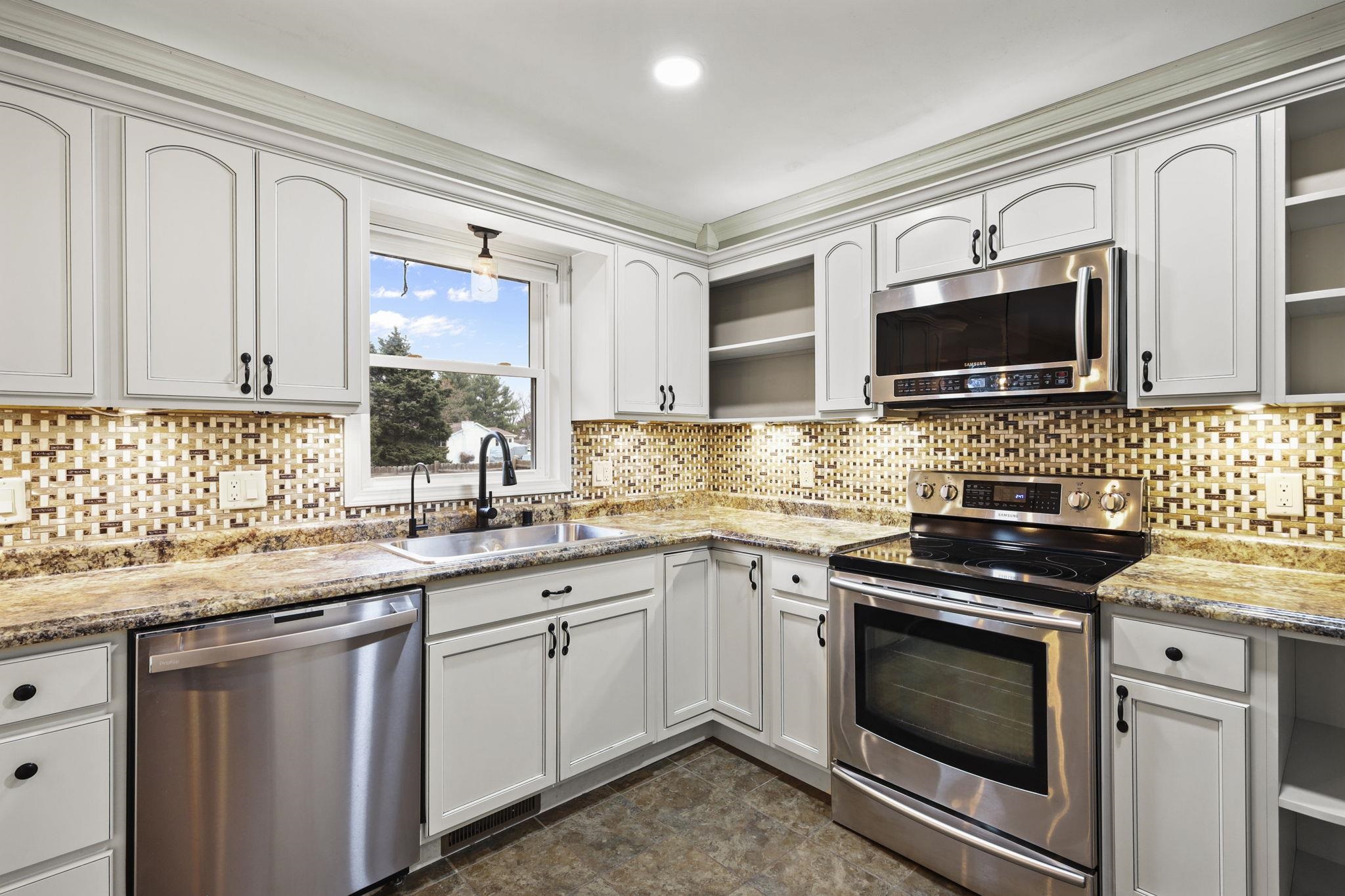 2610 Gladeview Road Cottage Grove, WI 53527 - Photo 11 of 37