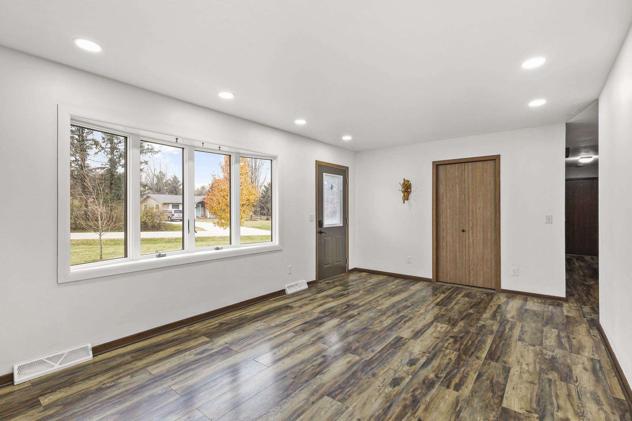 2610 Gladeview Road Cottage Grove, WI 53527 - Photo 3 of 37