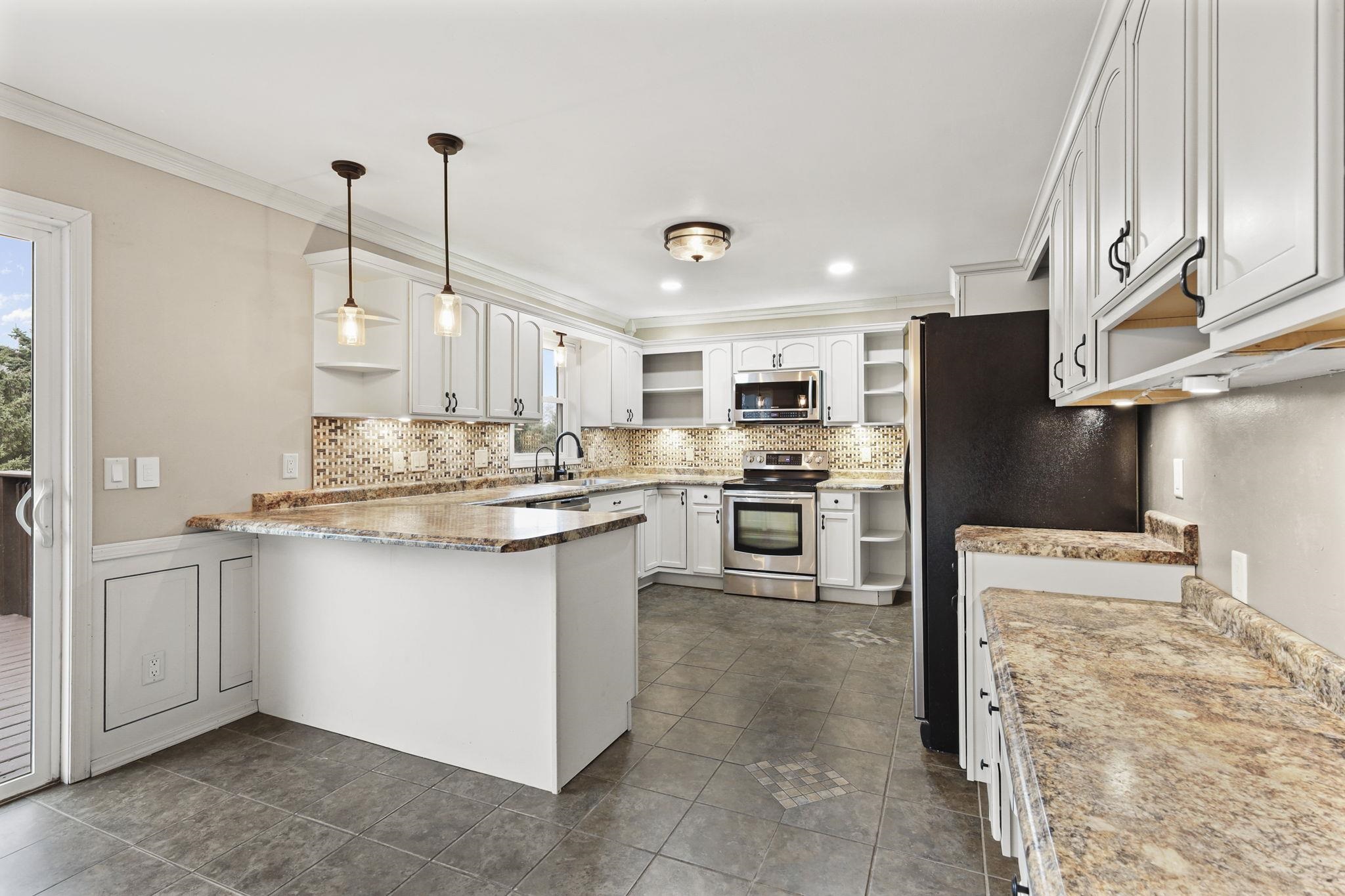 2610 Gladeview Road Cottage Grove, WI 53527 - Photo 7 of 37