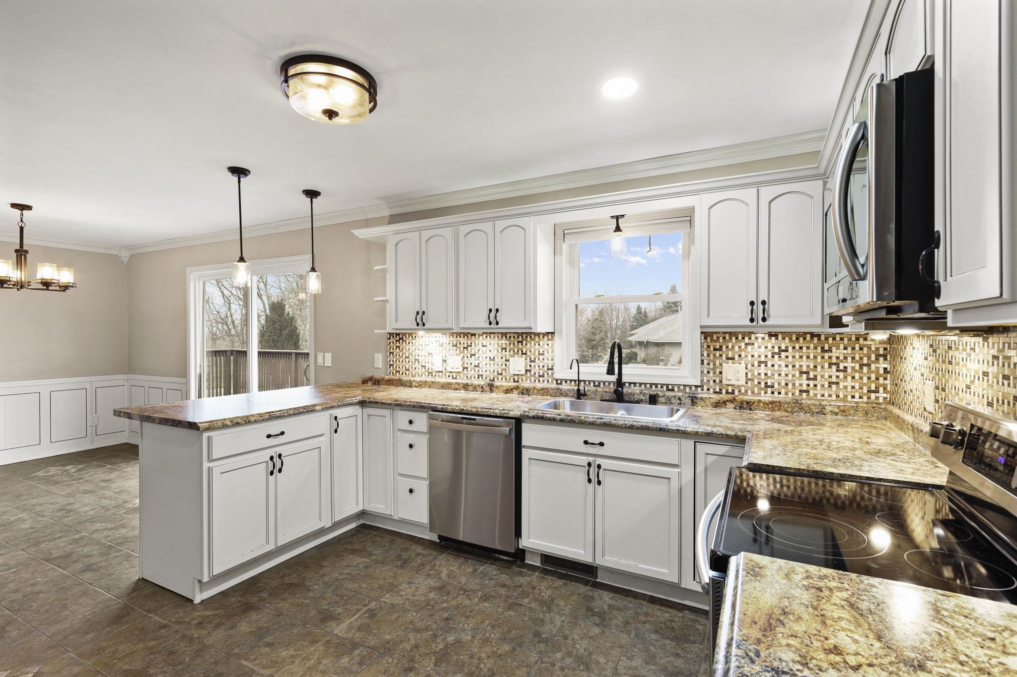 2610 Gladeview Road Cottage Grove, WI 53527 - Photo 10 of 37