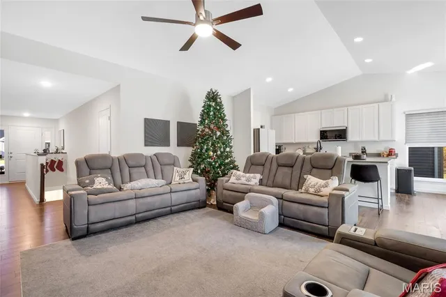 $329,900 | 38 Brush Crk Drive, Pacific, MO 63069