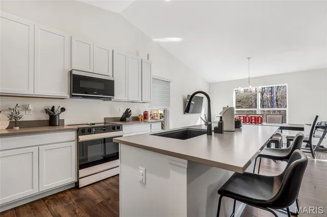 $329,900 | 38 Brush Crk Drive, Pacific, MO 63069