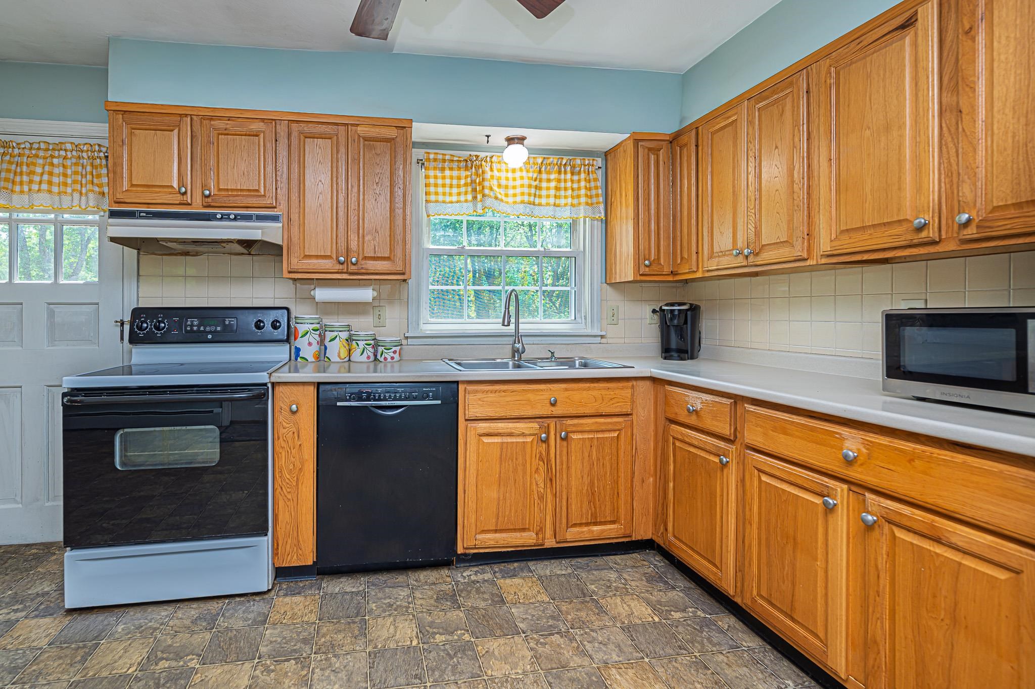 7 Squamscott Road Stratham, NH 03885 - Photo 6 of 46