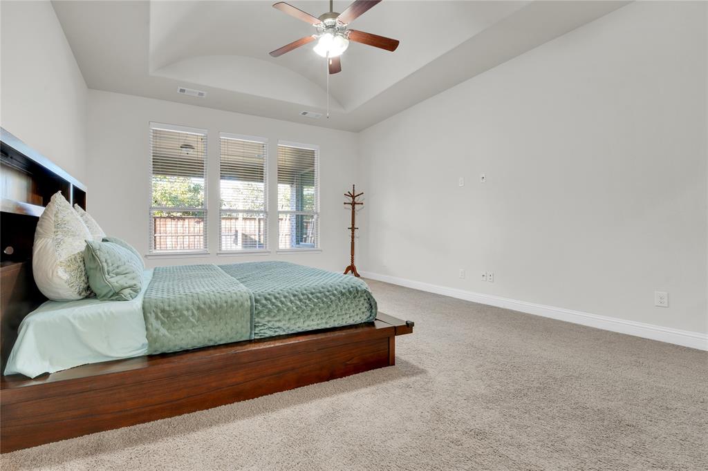 1011 Prairie Ridge Lane Arlington, TX 76005 - Photo 28 of 32 Bedroom