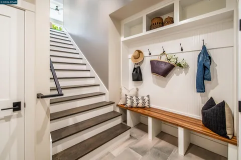 $3,980,000 | 84 Mossbridge Lane, Orinda, CA 94563