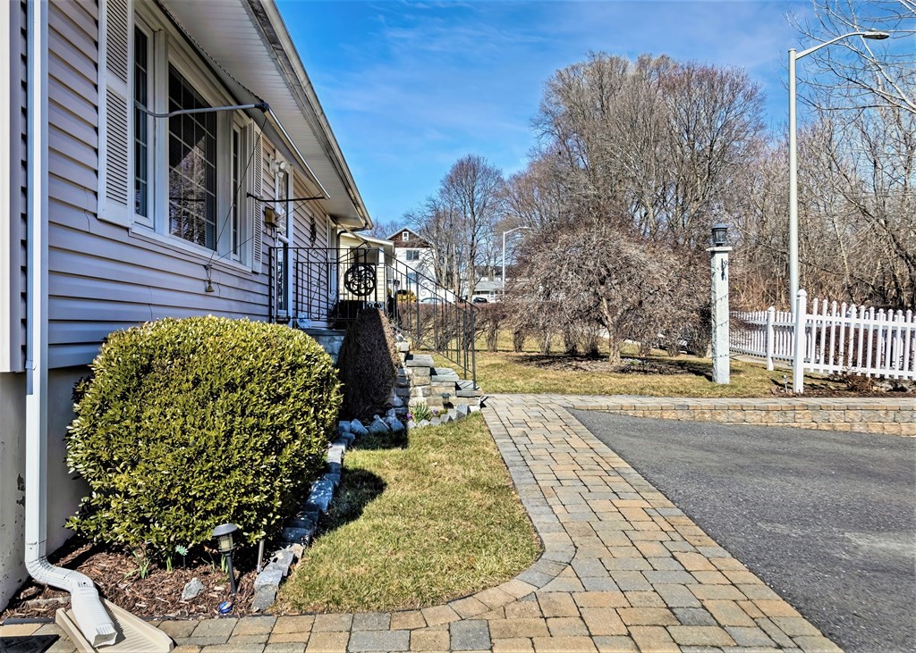 35 Baltic Road Worcester, MA 01607 - Photo 2 of 27 Gallery Image 2