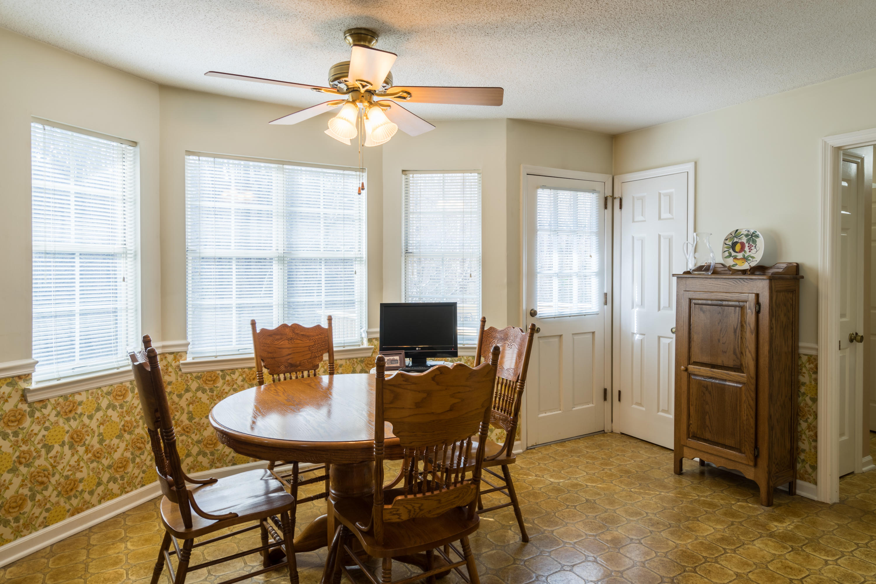 6746 Big Ridge Road Hixson, TN 37343 - Photo 5 of 22 Dining Area