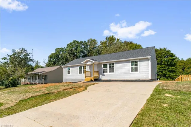 $264,999 | 17 Grace Drive, Thomasville, NC 27360