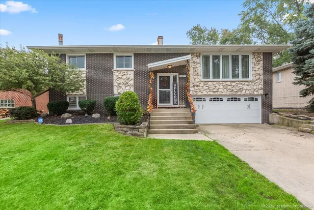 $359,900 | 15309 Walnut Road, Oak Forest, IL 60452