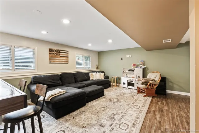 $359,900 | 15309 Walnut Road, Oak Forest, IL 60452