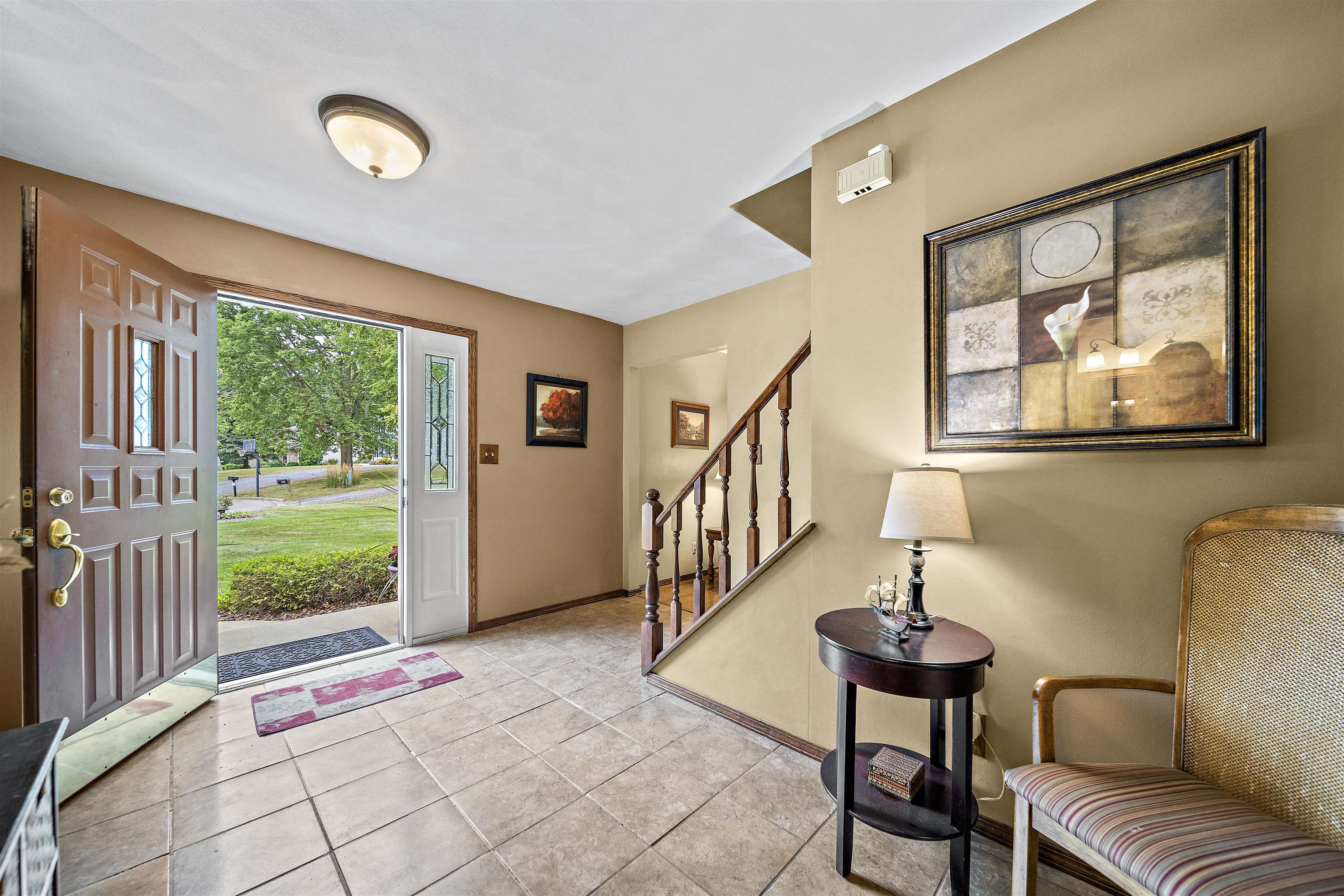 692 Sioux Drive Freeport, IL 61032 - Photo 13 of 36 a view of an entryway with a livingroom