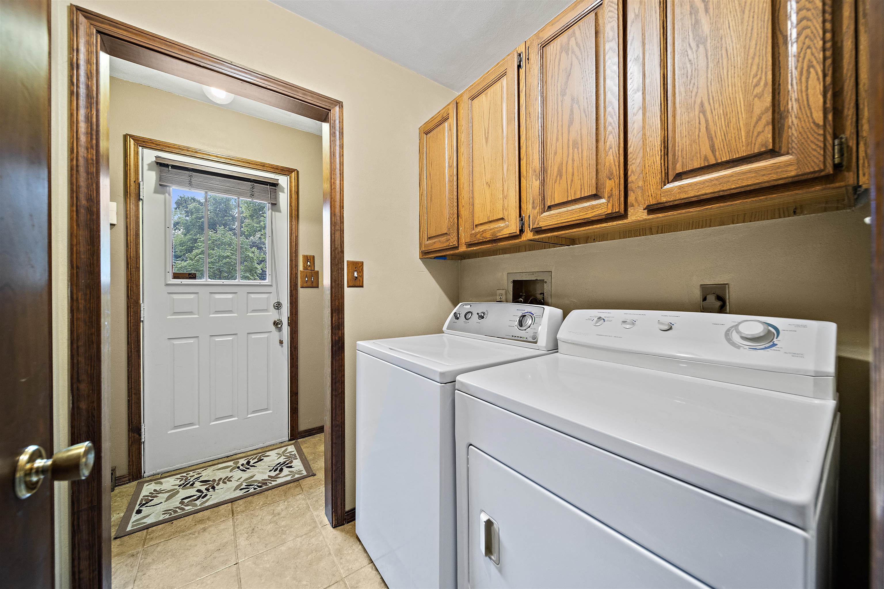 692 Sioux Drive Freeport, IL 61032 - Photo 14 of 36 a utility room with dryer and washer