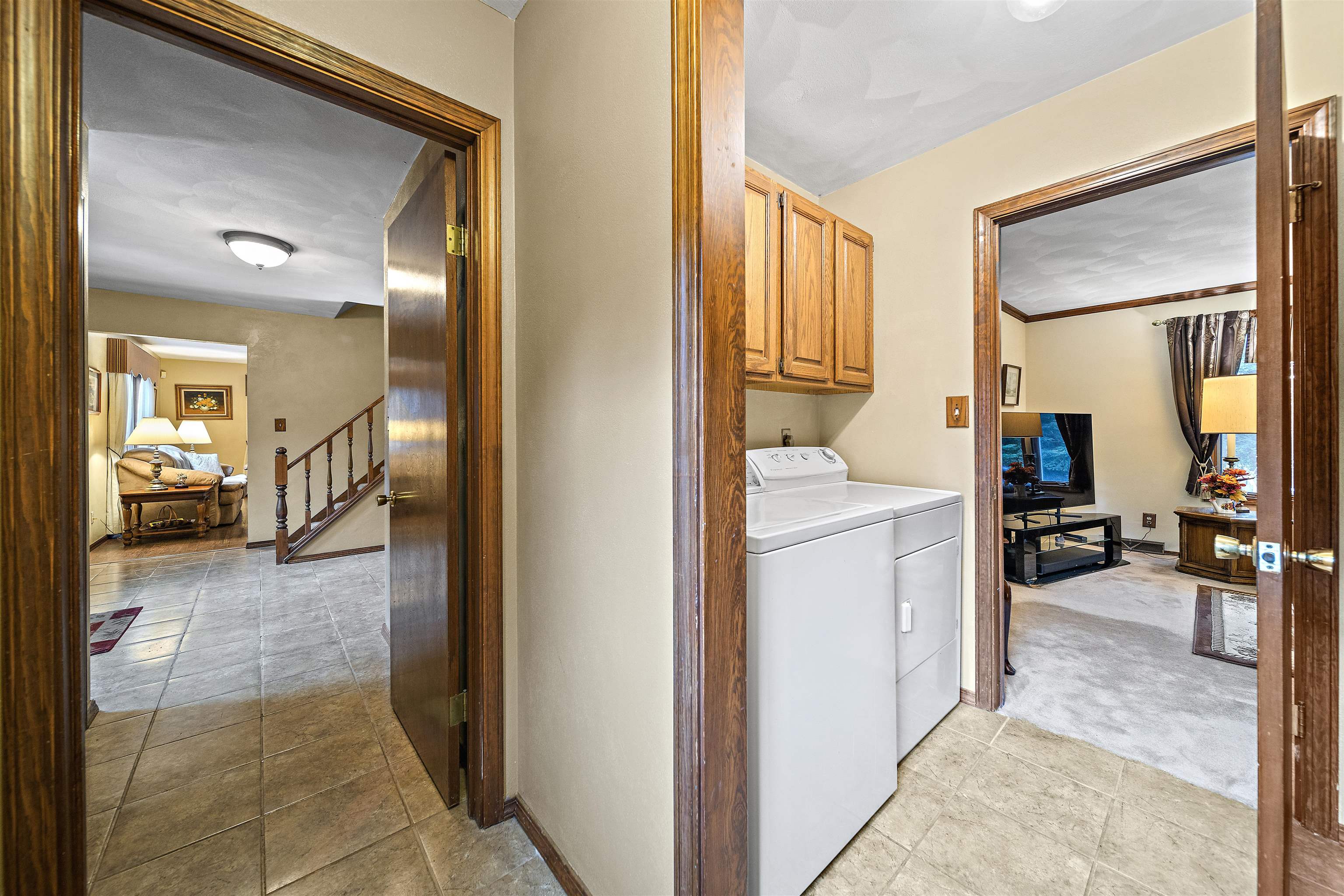 692 Sioux Drive Freeport, IL 61032 - Photo 15 of 36 a view of a living room